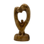 Sagrada Familia en forma de corazén sin rostro, madera de olivo